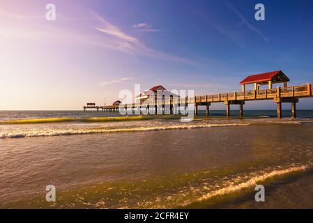 Pier 60 bei Sonnenuntergang an einem Clearwater Beach in Florida Stockfoto