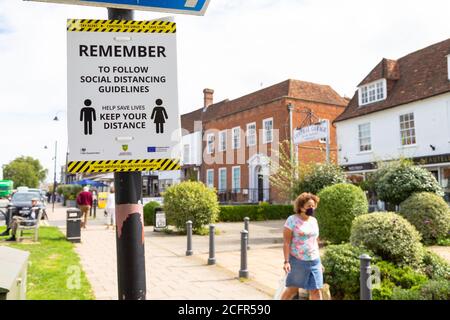 Tenterden, Kent, Großbritannien. September 2020. Die Menschen von Tenterden in Kent gehen ihr Geschäft in der neuen Normalität. Soziale Distanzierungszeichen sind überall vorhanden. Foto: Paul Lawrenson-PAL Media/Alamy Live News Stockfoto