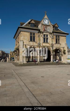 Außenansicht der Peterborough Guildhall in Cathedral Square, Peterborough, Cambridgeshire, England. Stockfoto