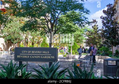 LOS ANGELES, USA - 13. Nov 2013: Beverly Hills, USA, 2013. November: Blick auf Beverly Canon Gardens in Beverly Hills, Los Angeles, U Stockfoto