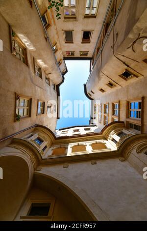 Lyon (Zentralfrankreich). 2019/07/01. In der Altstadt von Lyon, in der Rue Juiverie Bullioud 8, befindet sich das Bullioud Hotel, in dem sich das Philibert de l'Orme Gal befindet Stockfoto