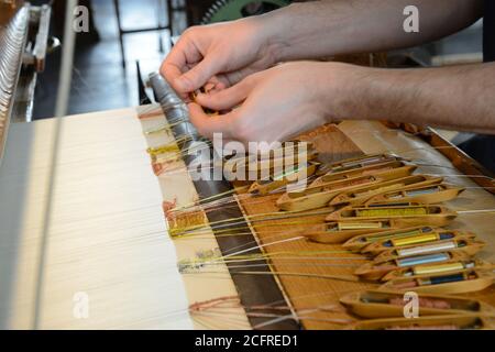 Lyon (Zentral-Ost-Frankreich): Prelle, eine in Familienbesitz befindliche Seidentextil-Fabrik. Webstuhl Stockfoto