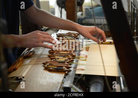 Lyon (Zentral-Ost-Frankreich): Prelle, eine in Familienbesitz befindliche Seidentextil-Fabrik. Webstuhl Stockfoto