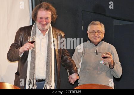 ***6. März 2013 FOTO DES Schauspielers Boleslav Polivka, links, und des Regisseurs Jiri Menzel.*** der tschechische Oscar-prämierte Regisseur Jiri Menzel starb am Samstag Stockfoto