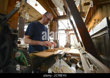 Lyon (Zentral-Ost-Frankreich): Prelle, eine in Familienbesitz befindliche Seidentextil-Fabrik. Webstuhl Stockfoto