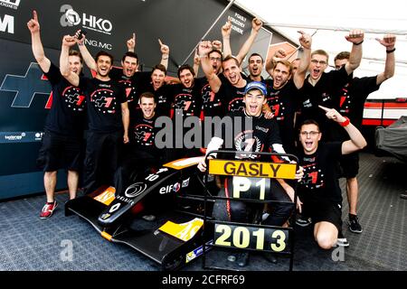 MOTORSPORT - WORLD SERIES BY RENAULT 2013 - CATALUNYA - BARCELONA (ESP) - 18 TO 20/10/2013 - FOTO GREGORY LENORMAND / DPPI - GASLY PIERRE (FRA) - TECH 1 RACING - FORMULE RENAULT 2.0 - AMBIANCE PORTRAIT - CHAMPION CREDIT: LM/DPPI/DPPI/GREGORY LENORMAND/ALAMY LIVE NEWS Stockfoto