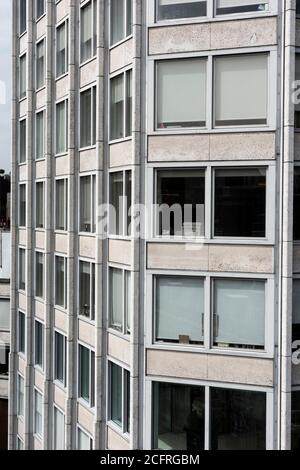 Detail des Hauptturms in der Mitte der südöstlichen Ecke, zeigt Südlage. The Economist Building, London, Großbritannien. Architekt: Al Stockfoto