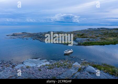 Horssten (auch Hårsten genannt), ist eine Insel mit einem Leuchtturm in den verlassenen Teilen des Stockholmer Archipels in der Ostsee. Stockfoto