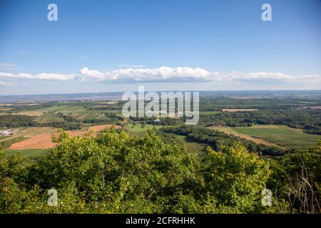 2. August 3030- North Mountain, Nova Scotia, Kanada: Das berühmte Wahrzeichen Aussichtspunkt Gebiet auf der Spitze des Annapolis Valley North Mountain an einem Sommer Stockfoto