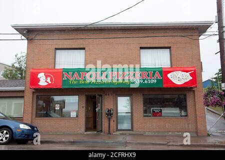 18. August 2020- Sydney, Cape Breton Kanada: Blick von außen auf Napoli Pizzeria, ein beliebtes lokales Pizza-Restaurant Stockfoto