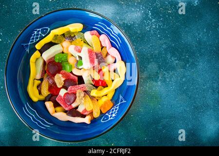 Gemischte Gelee Marmelade, hohe Winkel Ansicht des Geschmacks süßen Snack in der Schüssel Stockfoto
