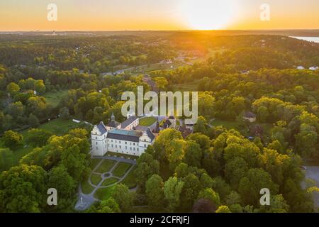 Das Schloss Tyresö ist ein Palast aus dem 17. Jahrhundert in Tyresö, Kreis Stockholm, Schweden. Der Bau begann in den 1620er Jahren und wurde 1636 abgeschlossen. Stockfoto