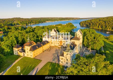 Das Schloss Tyresö ist ein Palast aus dem 17. Jahrhundert in Tyresö, Kreis Stockholm, Schweden. Der Bau begann in den 1620er Jahren und wurde 1636 abgeschlossen. Stockfoto