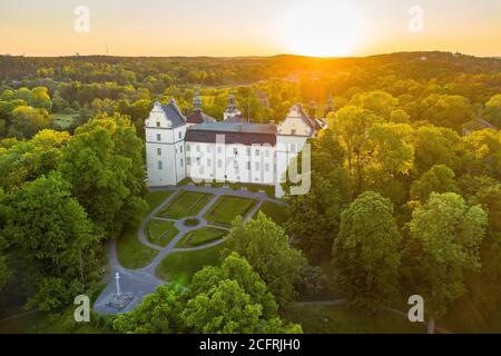 Das Schloss Tyresö ist ein Palast aus dem 17. Jahrhundert in Tyresö, Kreis Stockholm, Schweden. Der Bau begann in den 1620er Jahren und wurde 1636 abgeschlossen. Stockfoto