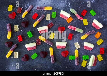 Gemischte Gelee Marmelade, High-Angle-Ansicht des Geschmacks süßen Snack, bunte Süßigkeiten Stockfoto
