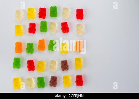 Gemischter Gelee-Bär, Blick auf den Geschmack süßer Snack, bunte Bären Stockfoto
