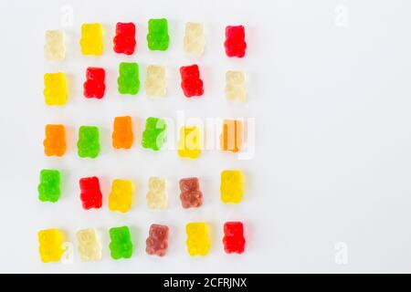 Gemischte Jelly Bear Marmelade, High-Angle-Ansicht des Geschmacks süßen Snack, bunte Süßigkeiten Stockfoto
