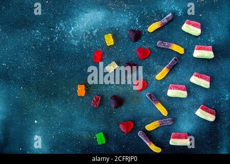 Gemischte Gelee Marmelade, High-Angle-Ansicht des Geschmacks süßen Snack, bunte Süßigkeiten Stockfoto