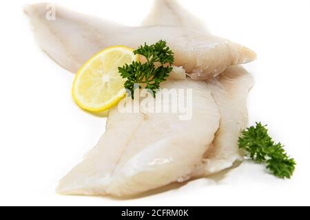 Ohne Knochen rohes Fischfilet isoliert auf weißem Hintergrund Stockfoto