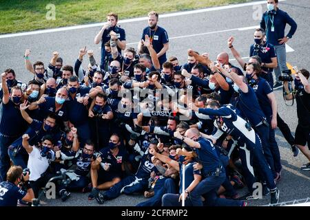 Alpha Tauri Feier, GASLY Pierre (Fra), Scuderia AlphaTauri Honda AT01 feiert seinen Sieg während der Formel 1 Gran Premio Heineken D'italia 2020 Stockfoto