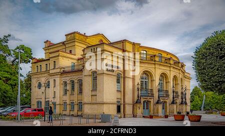 LANDSKRONA, SCHWEDEN - 25. AUGUST 2020: Das Landskrona Theater ist das zentrale Theatergebäude in Landskrona, das im Herbst 1901 eingeweiht wurde. Stockfoto