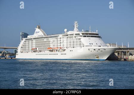 Seven Seas Voyager Kreuzfahrtschiff der Regent Seven Seas Voyager Gesellschaft dockte im Hafen von Barcelona an. Juli 31, 2019. Stockfoto