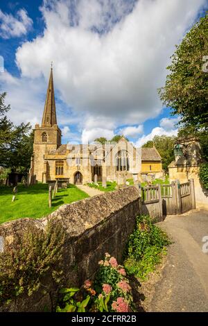 Die Kirche St. Michael und All Angels im Cotswold Dorf Stanton, Gloucestershire, England Stockfoto