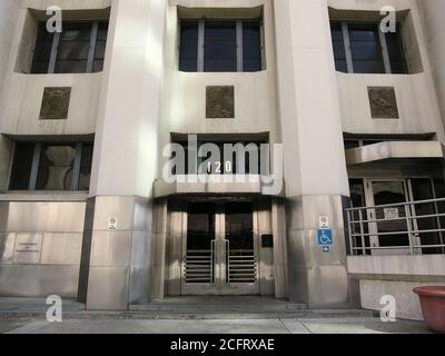 Los Angeles, Kalifornien, USA - Januar 2005: Archivansicht des alten Büros des Verkehrsministeriums in der 120 S Spring Street. Das Gebäude wurde 2006 abgerissen. Stockfoto