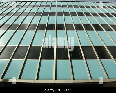 Los Angeles, Kalifornien, USA - Januar 2005: Archivansicht des alten Caltrans State Office Gebäudes an der Main Street in Downtown LA.. Das Bürogebäude wurde 2006 abgerissen. Stockfoto