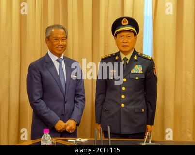 Kuala Lumpur. September 2020. Der malaysische Premierminister Muhyiddin Yassin (L) trifft sich mit dem chinesischen Staatsrat und Verteidigungsminister Wei Fenghe in Kuala Lumpur, Malaysia, 7. September 2020. Quelle: Xinhua/Alamy Live News Stockfoto