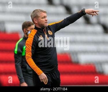 Der Manager von Hull City, Grant McCann, gibt seinem Team Anweisungen Stockfoto