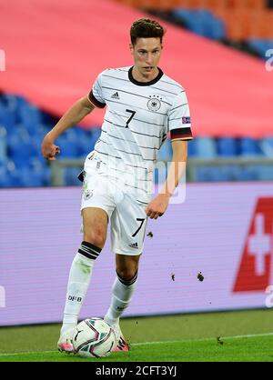 Julian Draxler (Deutschland), Aktion, Einzelaktion, Einzelbild, Ausschnitt, Ganzkörperaufnahme, ganze Figur. Internationales Fußballspiel, UEFA Nations League Division A, 2020/2021, Gruppe 4.2.Spieltag. Schweiz (SUI) - Deutschland (GER) 1-1, am 6. September 2020 in Basel/Schweiz. Foto: Valeria Witters/Witters/POOL via SVEN SIMON Fotoagentur GmbH & Co. Pressefoto KG # Prinzessin-Luise-Str. 41 # 45479 M uelheim/R uhr # Tel 0208/9413250 # Fax. 0208/9413260 # GLS Bank # BLZ 430 609 67 # Konto 4030 025 100 # IBAN DE75 4306 0967 4030 0251 00 # BIC GENODEM1GLS # www.svensimon.net ## DFB/UE Stockfoto