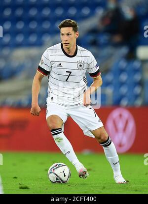 Julian DRAXLER (GER), Aktion, Einzelaktion, Einzelbild, Ausschnitt, Ganzkörperaufnahme, ganze Figur. Internationales Fußballspiel, UEFA Nations League Division A, 2020/2021, Gruppe 4.2.Spieltag. Schweiz (SUI) - Deutschland (GER) 1-1, am 6. September 2020 in Basel/Schweiz. Foto: Valeria Witters/Witters/POOL via SVEN SIMON Fotoagentur GmbH & Co. Pressefoto KG # Prinzessin-Luise-Str. 41 # 45479 M uelheim/R uhr # Tel 0208/9413250 # Fax. 0208/9413260 # GLS Bank # BLZ 430 609 67 # Konto 4030 025 100 # IBAN DE75 4306 0967 4030 0251 00 # BIC GENODEM1GLS # www.svensimon.net ## DFB/UEFA r Stockfoto