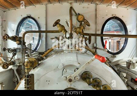 Kontrolldetails einer alten Dampflokomotive Stockfoto