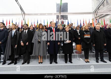 Präsident Donald J. Trump und First Lady Melania Trump nehmen an der Hundertjahrfeier des Waffenstillstandstages 1918 am Sonntag, den 11. November 2018, im Arc de Triomphe in Paris Teil. Stockfoto