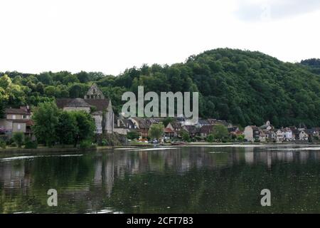 Fluss dordogne in beaulieu-sur-dordogne (frankreich) Stockfoto