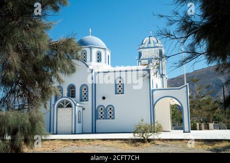 Kirche in Kamari, Santorini, Griechenland Stockfoto