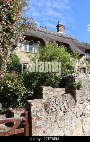 Reetgedeckte Hütte in Amberley Stockfoto