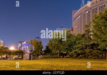 Peking / China - 18. Mai 2014: Außenministerium der Volksrepublik China Hauptquartier Gebäude in der Nacht Stockfoto