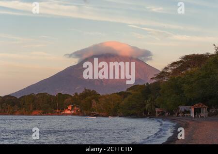 Blick auf den vulkan concepcion von der punta jesus maria Auf der Insel ometepe Stockfoto