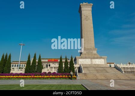 Peking / China - 27. September 2014: Das Denkmal für die Helden der Völker, auf dem Platz des Himmlischen Friedens in Peking, gewidmet Veteranen der chinesischen Kriege 18 Stockfoto