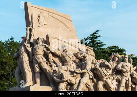 Peking / China - 27. September 2014: Denkmal vor dem Mao Zedong Mausoleum auf dem Platz des Himmlischen Friedens in Peking, China Stockfoto