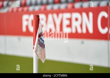 Fußball München - Sand, München 6. September 2020. Eckball Ecke, Eckfahne , FC BAYERN MÜNCHEN - SC SAND 6-0 - die DFL-VORSCHRIFTEN VERBIETEN DIE VERWENDUNG VON FOTOGRAFIEN als BILDSEQUENZEN und/oder QUASI-VIDEO - 1. Frauen Deutsche Fußballliga, München, 6. September 2020. Saison 2019/2020, Spieltag 1, FCB, München, FC Bayern Campus © Peter Schatz / Alamy Live News Stockfoto