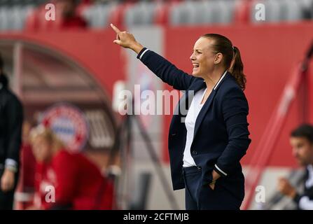 Fußball München - Sand, München 6. September 2020. Nora HAEUPTLE, Coach SC Sand FC BAYERN MÜNCHEN - SC SAND 6-0 - DFL-VORSCHRIFTEN VERBIETEN DIE VERWENDUNG VON FOTOGRAFIEN als BILDSEQUENZEN und/oder QUASI-VIDEO - 1.Frauen Deutsche Fußballliga, München, 6. September 2020. Saison 2019/2020, Spieltag 1, FCB, München, FC Bayern Campus © Peter Schatz / Alamy Live News Stockfoto