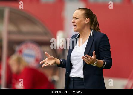 Fußball München - Sand, München 6. September 2020. Nora HAEUPTLE, Coach SC Sand FC BAYERN MÜNCHEN - SC SAND 6-0 - DFL-VORSCHRIFTEN VERBIETEN DIE VERWENDUNG VON FOTOGRAFIEN als BILDSEQUENZEN und/oder QUASI-VIDEO - 1.Frauen Deutsche Fußballliga, München, 6. September 2020. Saison 2019/2020, Spieltag 1, FCB, München, FC Bayern Campus © Peter Schatz / Alamy Live News Stockfoto