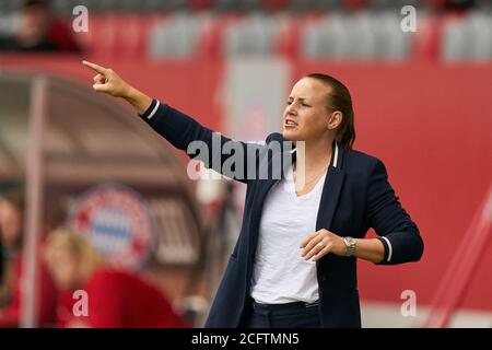 Fußball München - Sand, München 6. September 2020. Nora HAEUPTLE, Coach SC Sand FC BAYERN MÜNCHEN - SC SAND 6-0 - DFL-VORSCHRIFTEN VERBIETEN DIE VERWENDUNG VON FOTOGRAFIEN als BILDSEQUENZEN und/oder QUASI-VIDEO - 1.Frauen Deutsche Fußballliga, München, 6. September 2020. Saison 2019/2020, Spieltag 1, FCB, München, FC Bayern Campus © Peter Schatz / Alamy Live News Stockfoto
