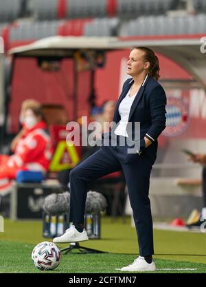 Fußball München - Sand, München 6. September 2020. Nora HAEUPTLE, Coach SC Sand FC BAYERN MÜNCHEN - SC SAND 6-0 - DFL-VORSCHRIFTEN VERBIETEN DIE VERWENDUNG VON FOTOGRAFIEN als BILDSEQUENZEN und/oder QUASI-VIDEO - 1.Frauen Deutsche Fußballliga, München, 6. September 2020. Saison 2019/2020, Spieltag 1, FCB, München, FC Bayern Campus © Peter Schatz / Alamy Live News Stockfoto