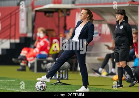 Fußball München - Sand, München 6. September 2020. Nora HAEUPTLE, Coach SC Sand FC BAYERN MÜNCHEN - SC SAND 6-0 - DFL-VORSCHRIFTEN VERBIETEN DIE VERWENDUNG VON FOTOGRAFIEN als BILDSEQUENZEN und/oder QUASI-VIDEO - 1.Frauen Deutsche Fußballliga, München, 6. September 2020. Saison 2019/2020, Spieltag 1, FCB, München, FC Bayern Campus © Peter Schatz / Alamy Live News Stockfoto