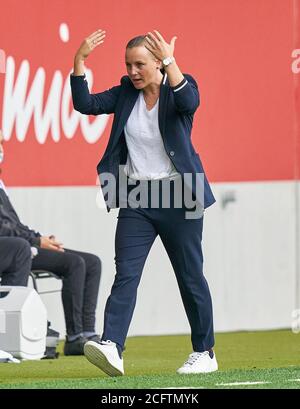 Fußball München - Sand, München 6. September 2020. Nora HAEUPTLE, Coach SC Sand FC BAYERN MÜNCHEN - SC SAND 6-0 - DFL-VORSCHRIFTEN VERBIETEN DIE VERWENDUNG VON FOTOGRAFIEN als BILDSEQUENZEN und/oder QUASI-VIDEO - 1.Frauen Deutsche Fußballliga, München, 6. September 2020. Saison 2019/2020, Spieltag 1, FCB, München, FC Bayern Campus © Peter Schatz / Alamy Live News Stockfoto