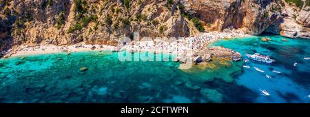 Cala Mariolu Blick von oben. Cala Mariolu berühmter Strand. Italien Sardinien Provinz Nuoro Nationalpark der Bucht von Orosei und Gennargentu Cala Mariolu Stockfoto